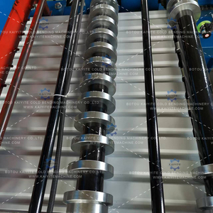 Machine de formage de panneaux de volets roulants de style australien certifiée CE, avec <span class=keywords><strong>moteur</strong></span>, pompe et contrôle PLC, haute sécurité, pour acier coloré 0,3-0,8 mm - Product Image 4