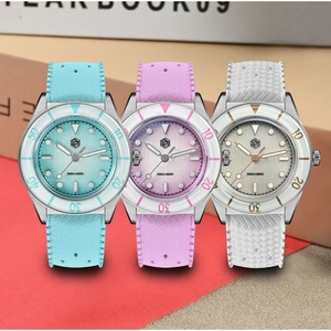Reloj de Cuarzo para Mujer San Martin SN0151GS de 32.5mm, Reloj de Pulsera de Lujo a la Moda, Reloj de Pareja con Esfera de Nácar y Cristal de Zafiro, Resistente al Agua 200m - Product Image 3