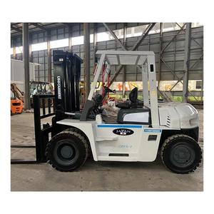 Montacargas de segunda mano de alta calidad de 7 toneladas, barato, usado, fabricado en Japón, con motor diésel y transmisión hidráulica. - Product Image 2