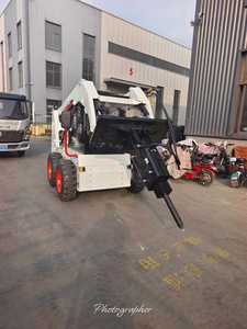 รถตักล้อยางแบบมีห้องโดยสารปิด พร้อมบุ้งกี๋ขนาด 0.35 ลูกบาศก์เมตร และหัวเจาะคอนกรีต - Product Image 2