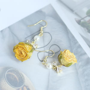 ต่างหูเรซิ่นดอกไม้จริงประดับเพชรซิร์คอนสำหรับผู้หญิง งานแฮนด์เมด สไตล์โรสเฟรช ฮันฟู สไตล์จีนโบราณ ต่างหูจี้ดอกไม้แห้ง - Product Image 4