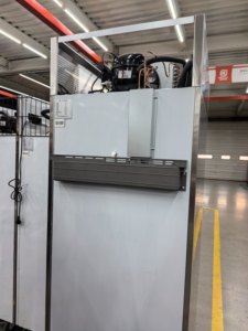Réfrigérateur commercial à six portes avec refroidissement par air et commande numérique, étagères réglables, économe en énergie. LB800-AF6 Grande capacité - Product Image 6