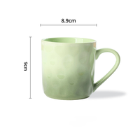 Tasse touristique en céramique peinte à la main, personnalisée avec un motif de monument historique, pour les boutiques de souvenirs des musées, les événements culturels et la promotion des destinations