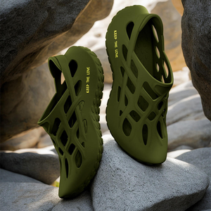 Zuecos de Jardín Ligeros para Hombre, Cobertura Completa del Pie, Superficie Fácil de Limpiar, Suela Antideslizante, Uso Doméstico, Tallas 39-47 EU, Secado Rápido - Product Image 1