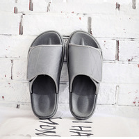 Tongs d'été Pantoufles Hommes Sandales Plage Chaussures Couple Fabricants Vente en Gros Chaussures Causal Chaussure Vietnam PVC Unisexe Noir