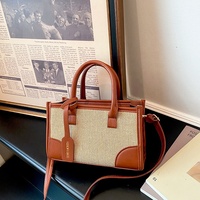 Sac à bandoulière carré en PU contrasté pour femme, avec poignée supérieure, nouveau modèle 2026, personnalisable avec logo OEM, directement de l'usine