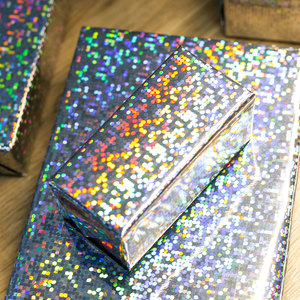 Rouleau de papier cadeau métallisé argenté holographique scintillant pour emballage de fêtes et usage artisanal - Product Image 2