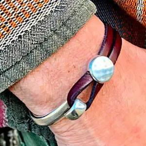 2023 Neues Design Double Layer PU Leder armband Kreatives Spleißen Braccialetto di pelle Leder wickel armband für Männer