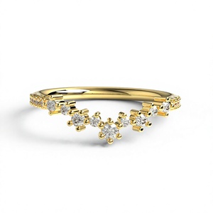 Bague de fiançailles empilable de luxe plaquée or 18K 14K, avec diamant de laboratoire taille brillant rond en grappe chevron et bande incurvée en V - Product Image 1