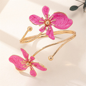 Bracelet ouvert en métal pour femme, motif floral émaillé coloré, style tendance estival, géométrique et imposant - Product Image 4