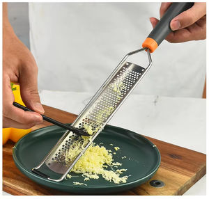 Râpe à lame multifonctionnelle en acier inoxydable 18/8 avec couvercle de protection Poignée ergonomique pour le fromage - Product Image 1