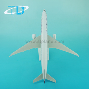 Modèle d'avion en plastique à aile fixe <span class=keywords><strong>AIR</strong></span> NEW ZEALAND B777-300 37cm à l'échelle 1:200 - Cadeau d'affaires personnalisable certifié GS - Product Image 3