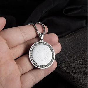 Collana con ciondolo a forma rotonda con <span class=keywords><strong>preghiera</strong></span> a forma di croce di Chrisitan in acciaio inossidabile Hip Hop di vendita calda - Product Image 5