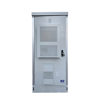 Armoire extérieure de télécommunications en métal étanche IP65 IP55 de 19 pouces avec armoire de batterie de rack de serveur de climatiseur