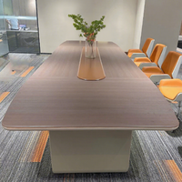 Ensemble de mobilier de bureau moderne : bureau, table de salle de conférence, table de conseil d'administration, table de réunion, tables et chaises de conférence