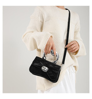Bolso de mujer de diseño simple 2024 nueva moda popular mano conocimiento de embarque hombro pequeño bolso cuadrado