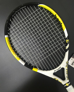 Vente en gros <span class=keywords><strong>Raquette</strong></span> <span class=keywords><strong>de</strong></span> <span class=keywords><strong>tennis</strong></span> junior intégrée en carbone composite <span class=keywords><strong>de</strong></span> bonne qualité <span class=keywords><strong>de</strong></span> <span class=keywords><strong>23</strong></span> <span class=keywords><strong>pouces</strong></span> personnalisée <span class=keywords><strong>Raquette</strong></span> <span class=keywords><strong>de</strong></span> <span class=keywords><strong>tennis</strong></span> en aluminium pour enfants - Product Image 2