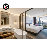 Suites d'hôtel de luxe à fenêtre panoramique cinq étoiles, chambre double, lit king-size rembourré en bois de chêne écologique, dressing avec éclairage LED