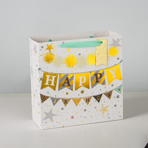Bolsa de Regalo de Cumpleaños, Papel Artístico Metalizado Dorado con Estrellas Brillantes, Asa de Cinta, Reforzada, Reciclable, Estilo Clásico, Personalizable - Product Image 1