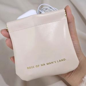 Bolsa de Almacenamiento de Cosméticos de Cuero PU con Cierre Automático, Diseño Personalizado, para Viajes y Compras - Product Image 3