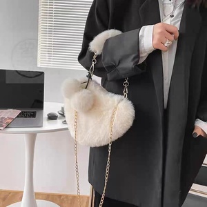 Nuevo Bolso de Hombro de Peluche con Forma de Corazón y Borlas, de Piel Sintética, Exclusivo para Mujer, Colección 2025 - Product Image 4