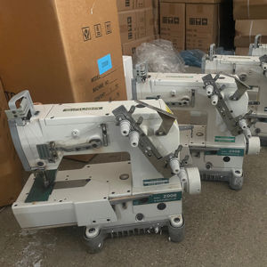 Machine à coudre industrielle SIRUBA Z008-248Q à double aiguille, point picot zig-zag, pour sous-vêtements féminins. - Product Image 1