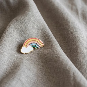 Badges de revers personnalisés en métal émaillé moulé sous pression, plaqués or colorés, pour cadeaux de mariage, cadeaux d'entreprise, souvenirs en gros - Product Image 2
