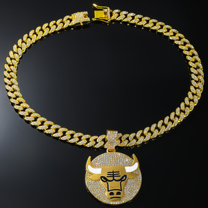 Collier pendentif hip-hop tendance en alliage plaqué or, cristal glacé, charme Chicago-Bulls, chaîne cubaine, bijoux d'équipe de basket-ball, nouveauté - Product Image 5