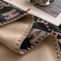Plaid de luxe en peluche jacquard tissé, ultra doux et chaud, avec boules décoratives en tricot triangulaire, pour la maison et la chambre, vente en gros
