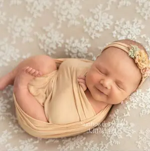 Filato di sfondo di pizzo neonatale, puntelli di fotografia di filati avvolti, sfondo di foto per bambini.