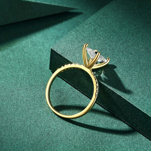 Anillo de Moissanita Personalizado de 2 Quilates con Forma Rectangular, Anillo de Compromiso de Plata de Ley 925 para Mujer con Certificación GRA - Product Image 6