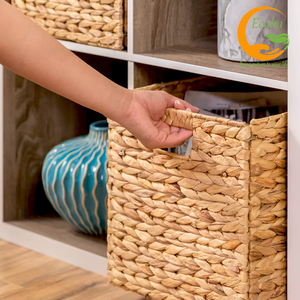 Paniers de rangement pliables carrés en jacinthe d'eau naturelle tressée à la main Ecoka Vietnam, écologiques, style nordique - Product Image 6