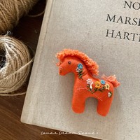 Porte-clés en tissu mignon style coréen, fait main, brodé floral, rembourré en coton, poney avec chaîne de perles, breloque de sac pour filles