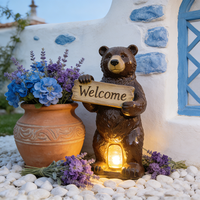 Décoration de festival, jardin, maison, cour, panneau de bienvenue, figurine personnalisée en résine, statue d'ours animal sur pied tenant des cartes, ornement de pelouse solaire