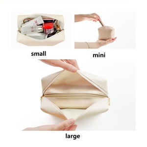 Sac de toilette de voyage carré en cuir PU - Trousse de maquillage - Organisateur de cosmétiques - Étui de beauté avec 3 options de taille - Product Image 5