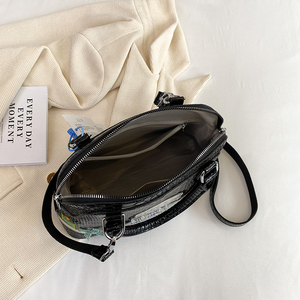 Estilo Femenino - Estilo Europeo/Americano - Estilo Clásico. Mochila cruzada de material PU. Número de Modelo: 94491 - Product Image 2