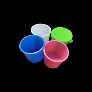 Vasos de plástico de cuatro colores Kehua de 20 ml con tapas para medicamentos orales - Product Image 1