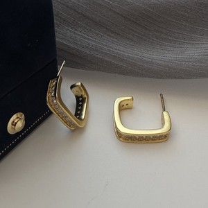 ต่างหูเงินแท้ S925 สไตล์ยุโรป-อเมริกัน ทรงสี่เหลี่ยม ฝังเพชรซิร์โคเนียม ดีไซน์ห้อยระย้า หรูหรา ทันสมัย สไตล์ฝรั่งเศสย้อนยุค - Product Image 1