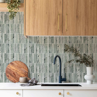 Mosaïque de marbre vert jade à flûtes, style moderne personnalisé, design naturel, marbre cannelé de luxe, poli et affiné