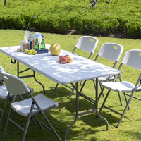 Tables rectangulaires pliantes en plastique de 6 pieds pour les fêtes en plein air pour les repas dans la cour Utilisation de l'hôtel Location Pliable en deux Mesa Plegable