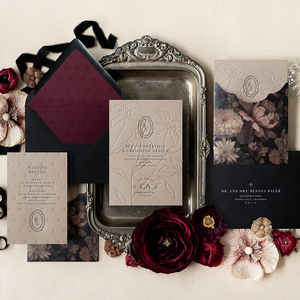 Suite di Inviti Matrimoniali Romantici Floreali Bicolore con Stampa Tipografica, Busta a Sacchetto Stampata e Busta Esterna Midnight - Product Image 4