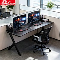Bureau de jeu en fibre de carbone de l'usine de Foshan avec pieds en métal en forme de K et éclairage rouge