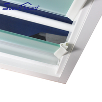 Fenêtre à persiennes verticale en verre moderne résidentielle avec barres de sécurité et écran en maille blanche pour le salon et la chambre à coucher