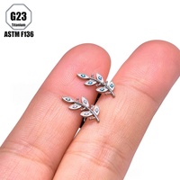 Anting-anting tusuk titanium desain daun grosir, hipoalergenik, ASTM F136 G23, perhiasan tubuh untuk tulang rawan telinga