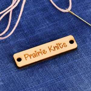 Étiquettes en bois gravées au laser personnalisées, 10*40mm, personnalisables avec logos ou texte, adaptées aux sacs, aux vêtements, aux chaussures et aux porte-clés - Product Image 3