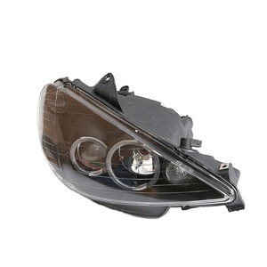 Faro Anteriore per Auto, Illuminazione Fanale per <span class=keywords><strong>Peugeot</strong></span> <span class=keywords><strong>206</strong></span> T11 2006-2013, Codici L6205S7 R 6204S7, Ricambio e Accessorio Tuning - Product Image 1
