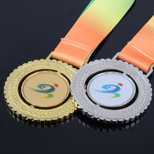 Premios de medalla de estilo real rojo trigo Diseño moderno de alto grado Medalla de círculos dobles grandes Regalo de negocios de recuerdo Medallón personalizado - Product Image 2