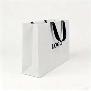 Sacs en papier de luxe pour boutique, logo de marque élégant imprimé, sacs cadeaux en papier blanc personnalisés avec poignées en ruban - Product Image 1