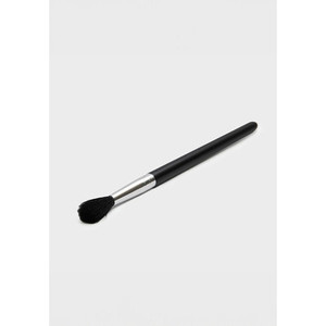 Pincel de contorno y mezcla con ventilador de mango de madera y pelo sintético suave de estilo plano y herramienta de maquillaje de calidad de cerdas - Product Image 1