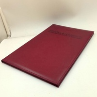 Porte-menu de restaurant en cuir PU bordeaux avec logo en relief personnalisé, format A4, pour hôtel, bar à vin